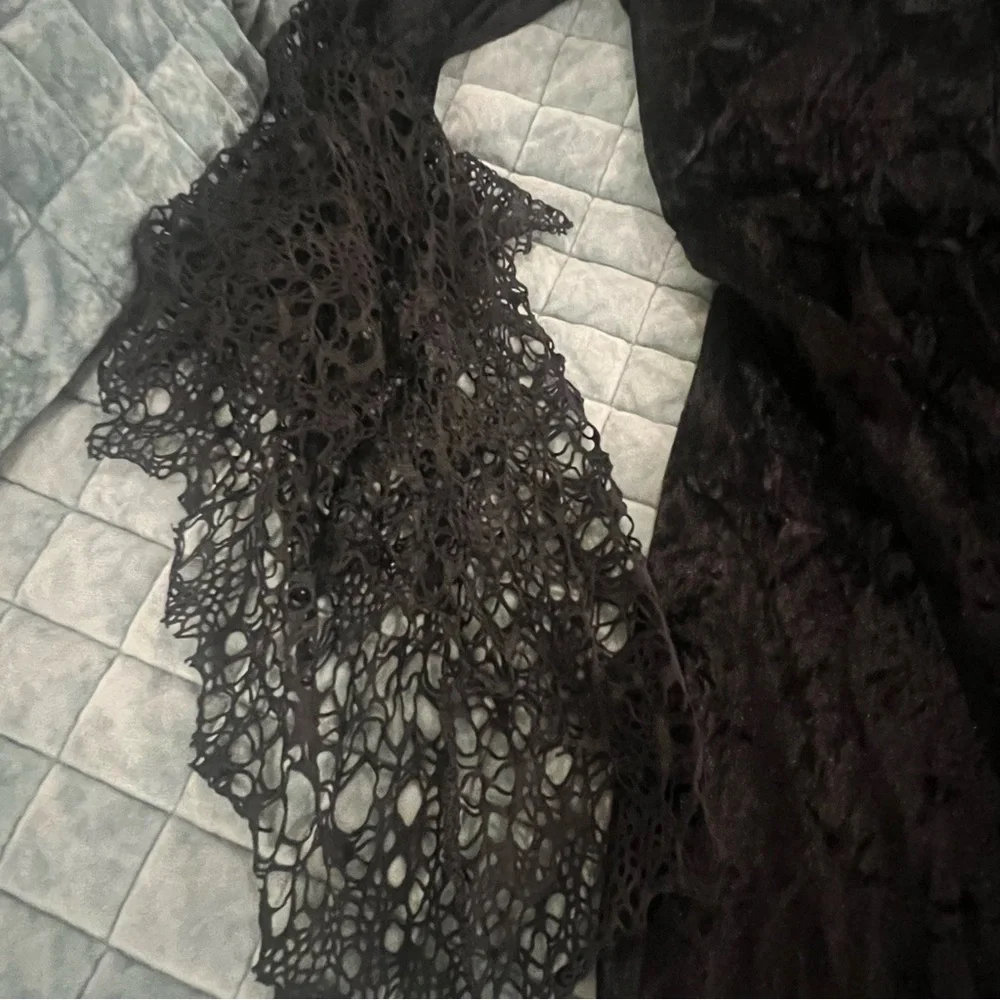 Vampire Black and Red Gothic Women's Costume - Picture 6 of 9
